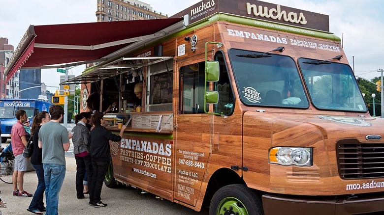 Line of customers at Nuchas food truck