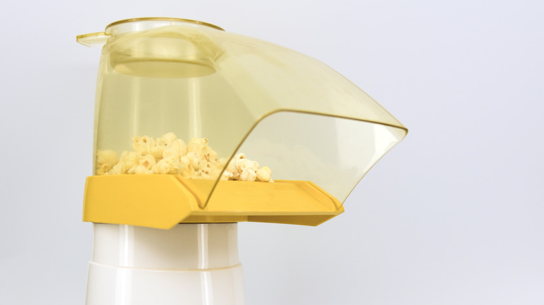 Hot air popcorn popper