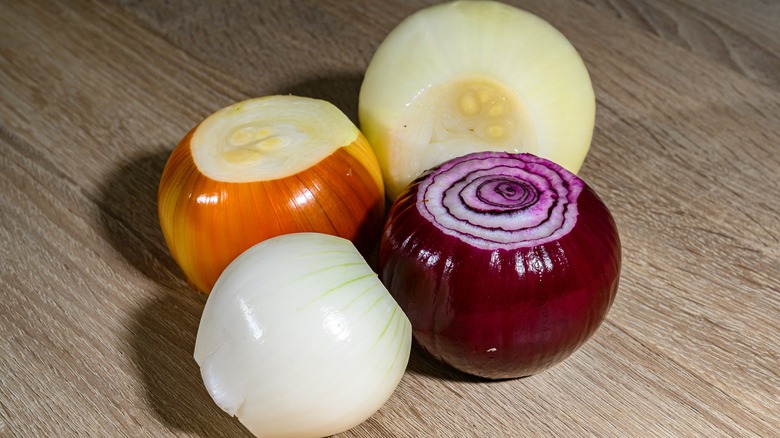 Various onion varieties