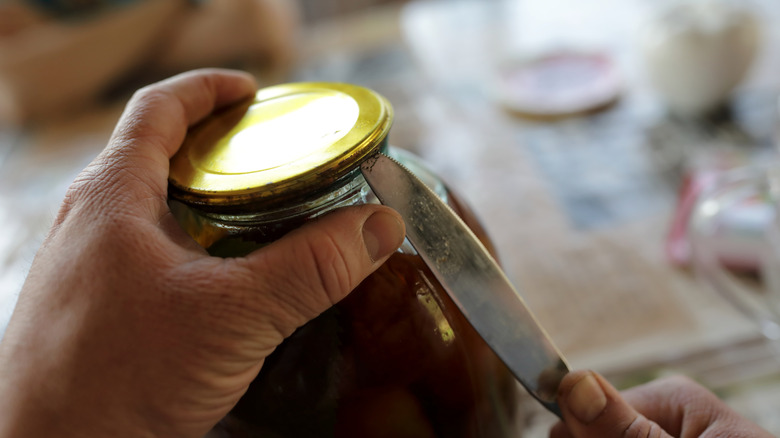 Opening a jar with a butter knife