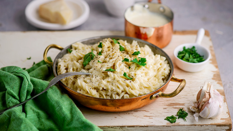 A plate of pasta Alfredo