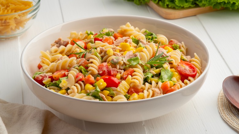 Pasta salad with tomatoes, tuna, and dressing