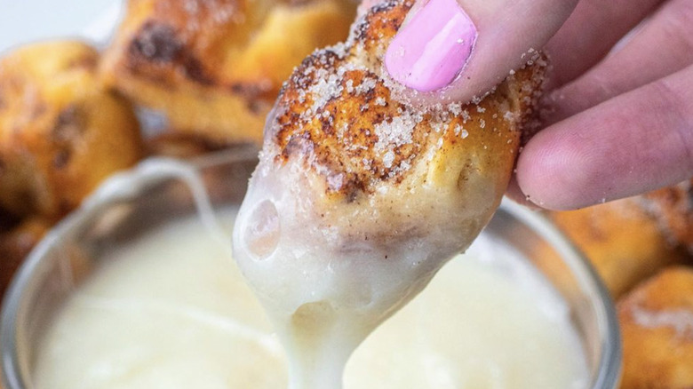 Cinnamon roll bites with icing dip