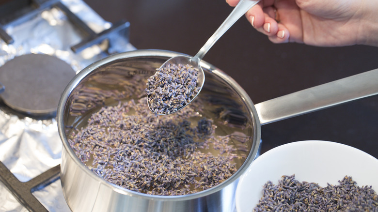 Using dried lavender for cooking