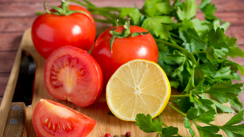 Fresh tomatoes and cut lemon 