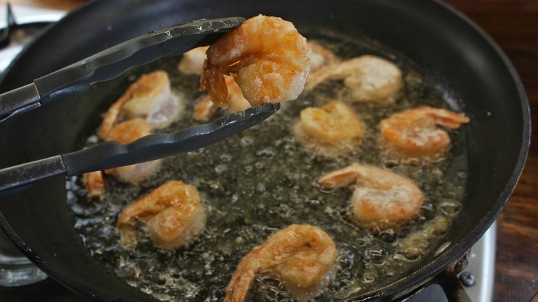 shrimp in frying pan