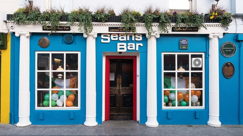 Outside facing Sean's Bar with balloons in windows