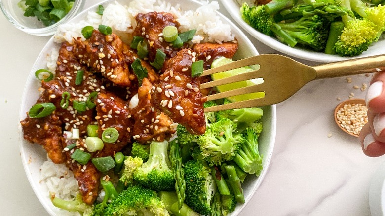 bowl with tempeh and gold fork