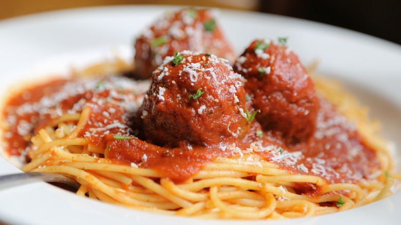 meatballs in sauce over spaghetti 