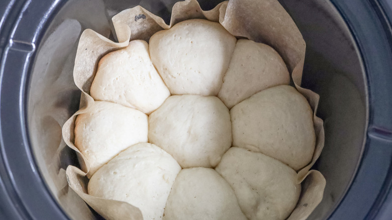 cooked dinner rolls in slow cooker