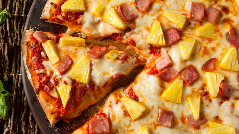 Ham and pineapple pizza