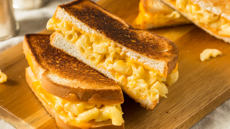 mac and cheese grilled cheese