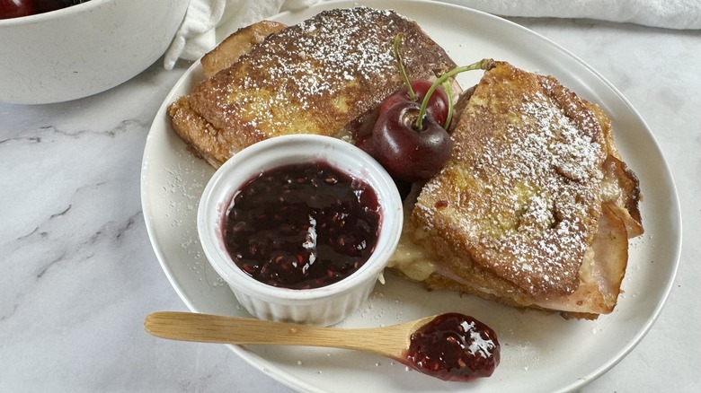 monte cristo sandwich on plate