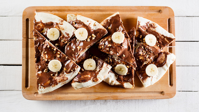 Nutella and banana pizza