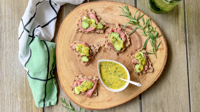 remoulade sauce with meat slices