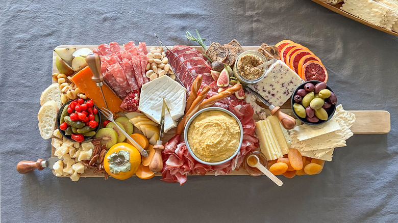 Completed Thanksgiving charcuterie board