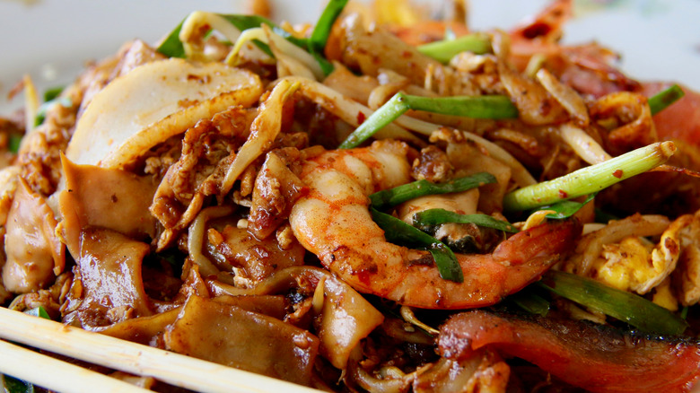 Char kway teow with shrimp and chopsticks