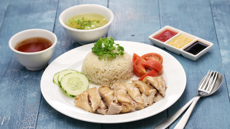 Hainan chicken rice with dipping sauces