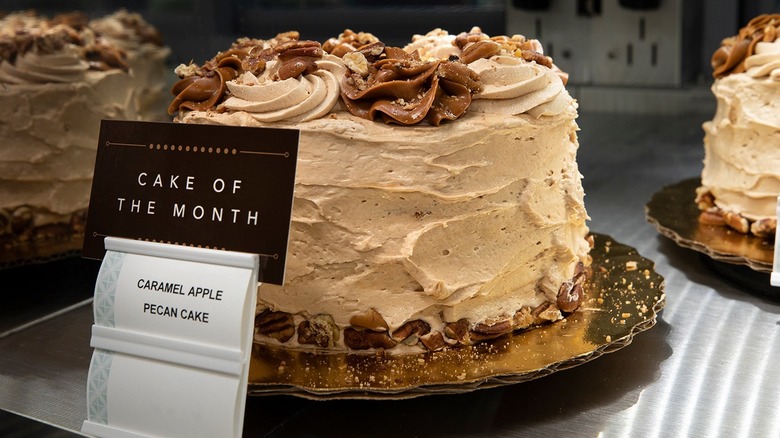 Publix cake display