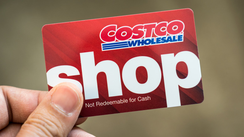 Person holding Costco gift card