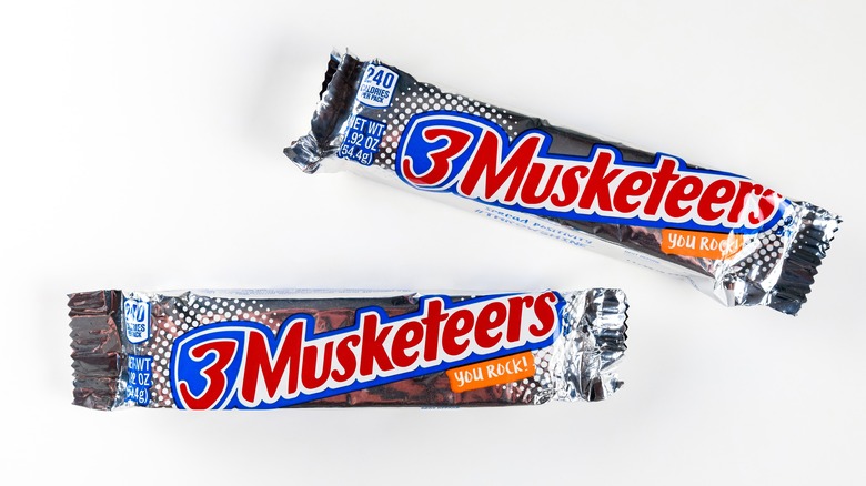 Two 3 Musketeers bars