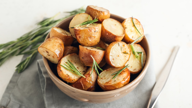 small potatoes with herbs