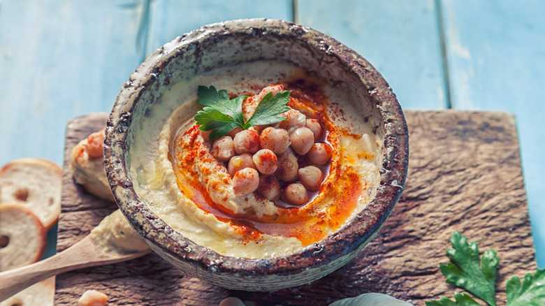 A bowl of hummus with chickpeas