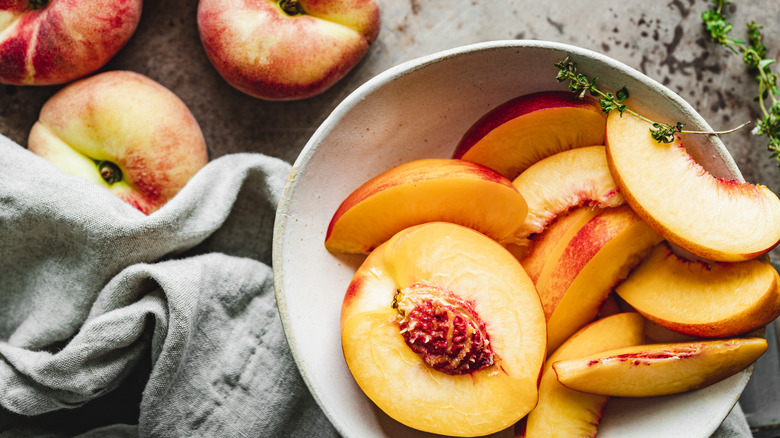 Bowl of halved and sliced peaches 