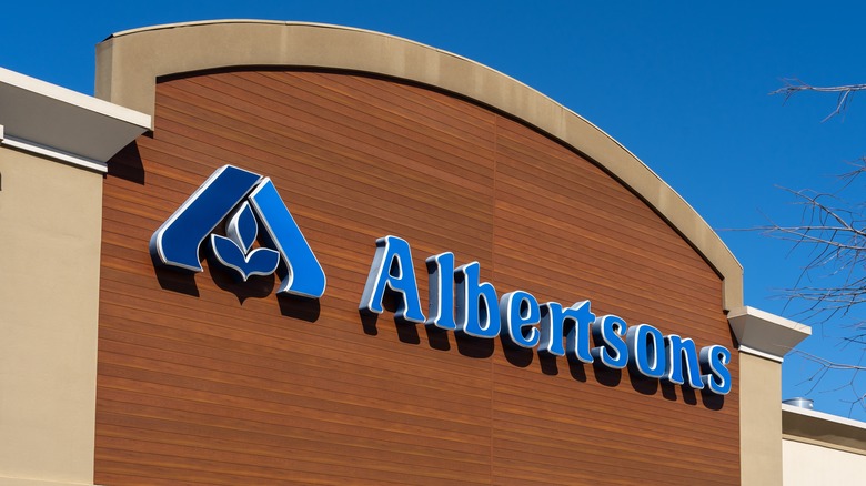 Albertsons sign on building