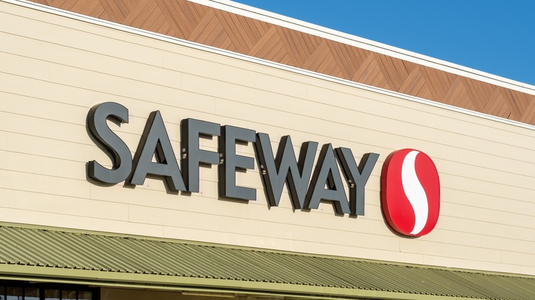 Safeway grocery store sign