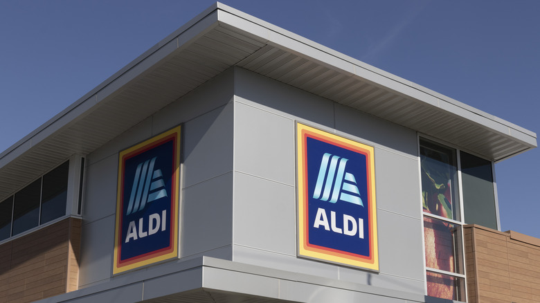 Exterior image of Aldi grocery store
