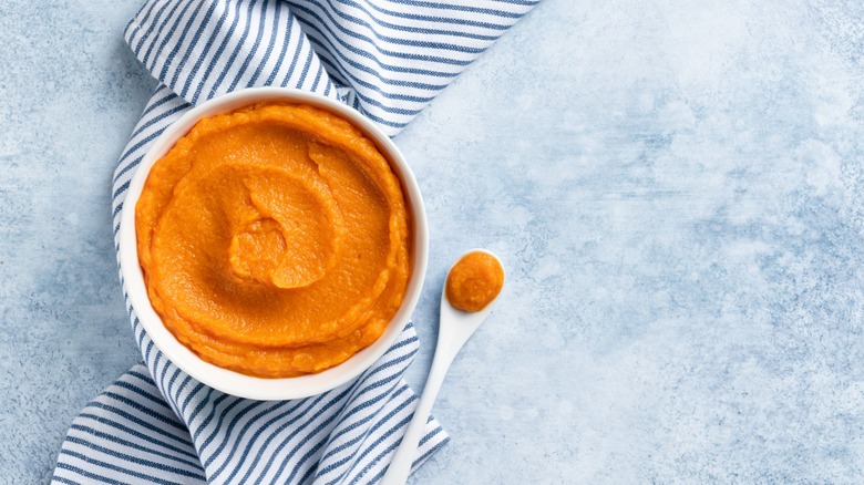 bowl of pumpkin puree