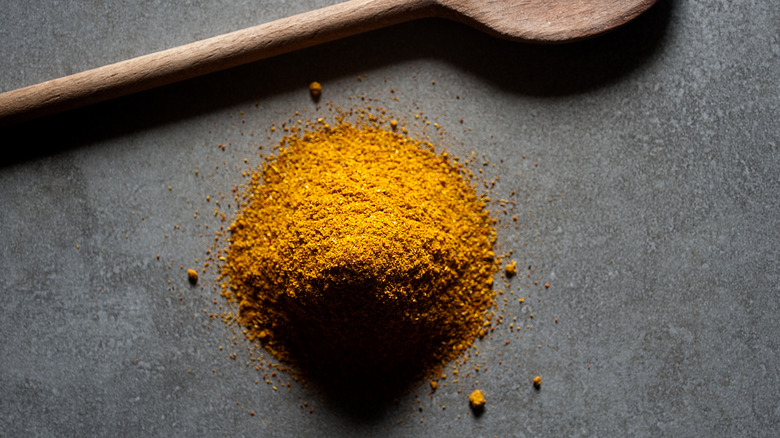 Yellow curry powder