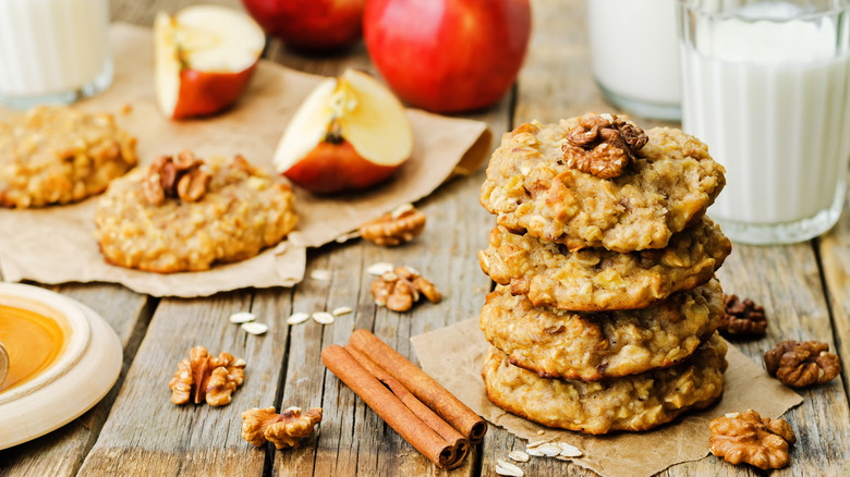 apple cinnamon oatmeal cookies