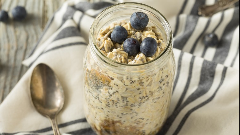 Blueberry overnight oats 