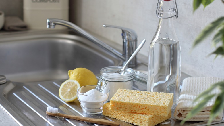 Baking soda, lemon, and other cleaning supplies
