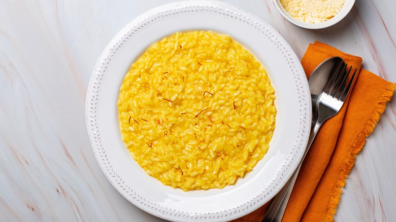 https://www.foodrepublic.com/img/gallery/the-best-way-to-cook-risotto-if-you-hate-the-constant-stirring/intro-1698768166.jpg