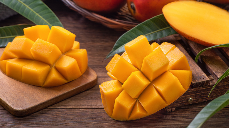 mangoes cut and porcupined 