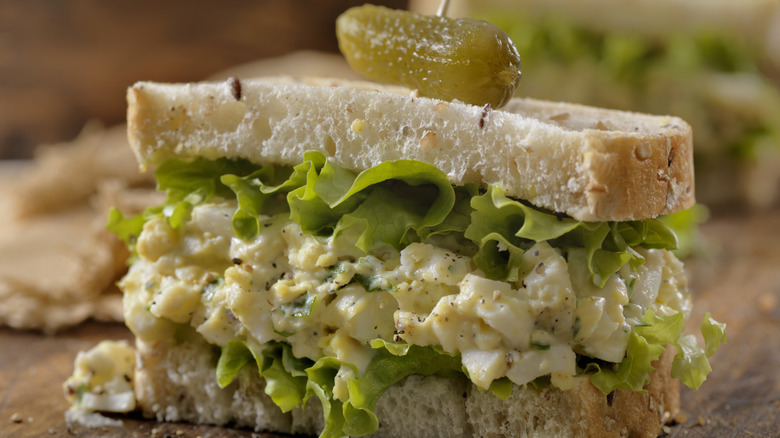 egg sandwich with pickle garnish