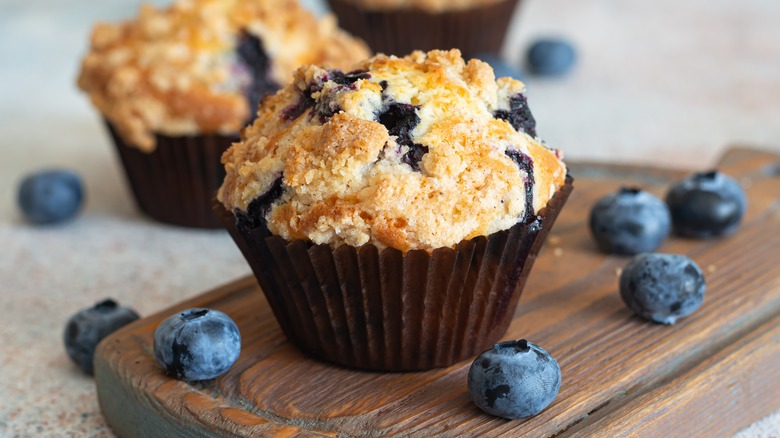 blueberry muffin with streusel