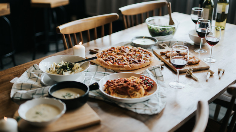 table with wine and pizza