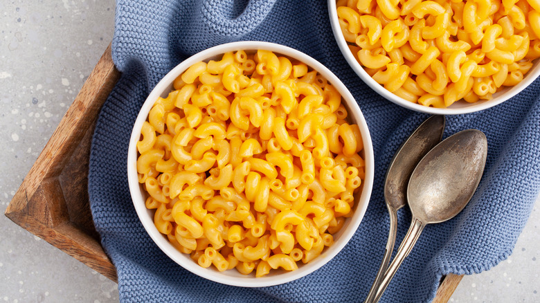 macaroni and cheese in bowl