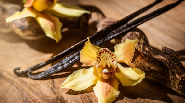 Vanilla beans and flower