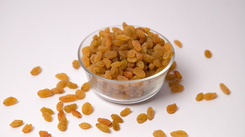 Golden raisins in glass bowl