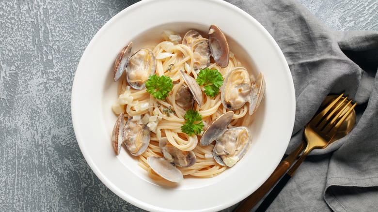 Seafood pasta with clams and parsley in bowl