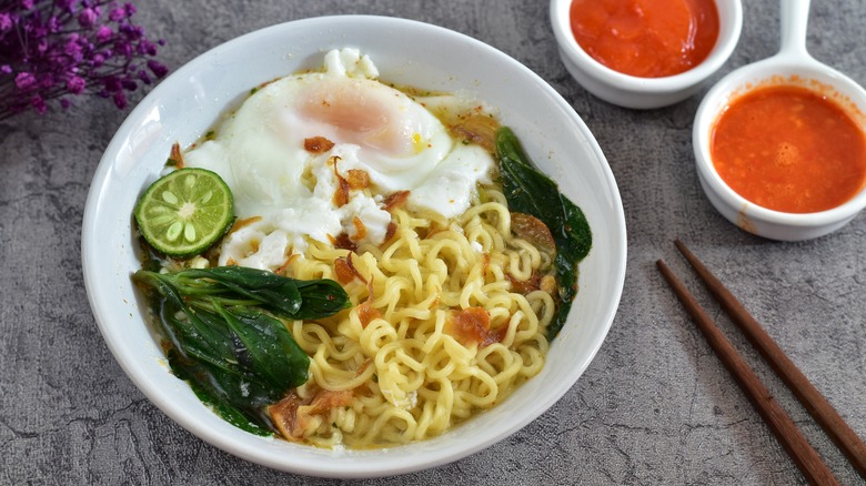 ramen with egg and vegetables