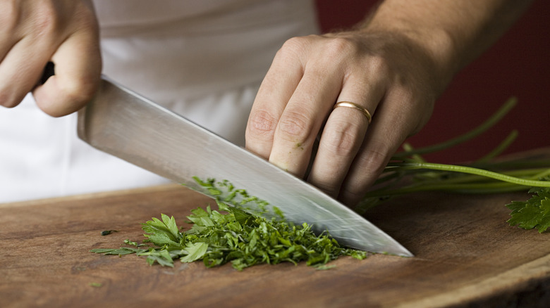 The Clever Restaurant Trick To Sharpen Knives With Just A Plate
