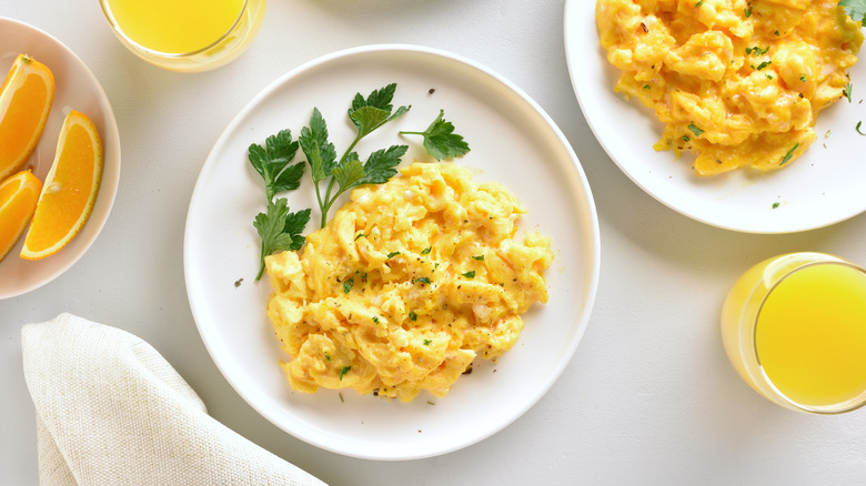 scrambled eggs on plate