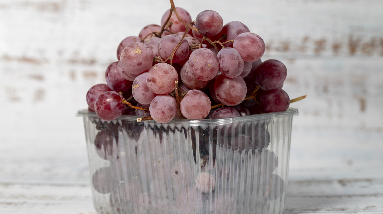 The Container Matters When It Comes To Storing Grapes