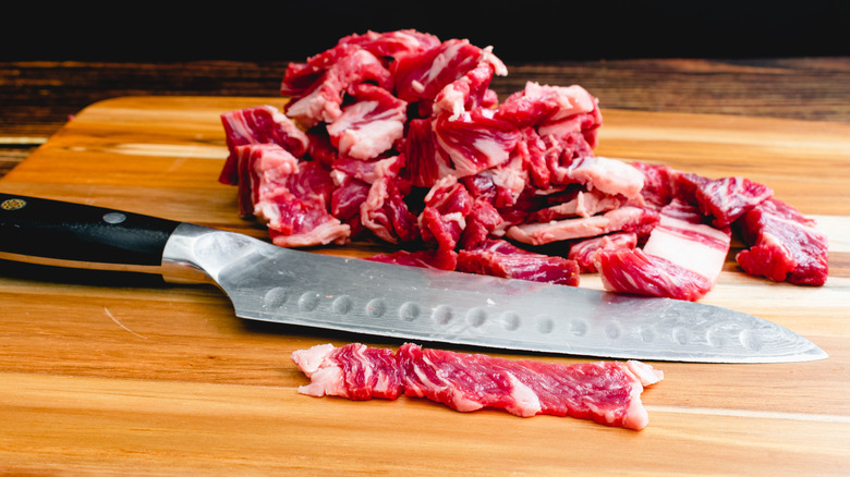 santoku knife with slices of beef